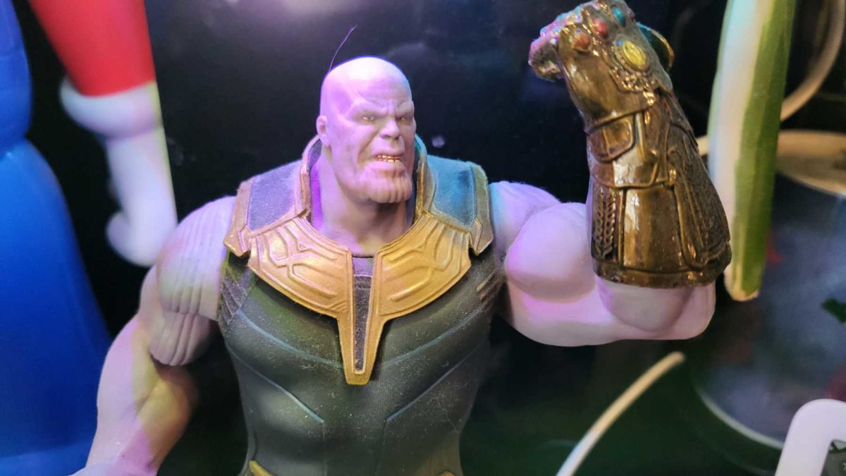 Thanos Infinity Gauntlet Lamp - Review - Nerdburglars Gaming